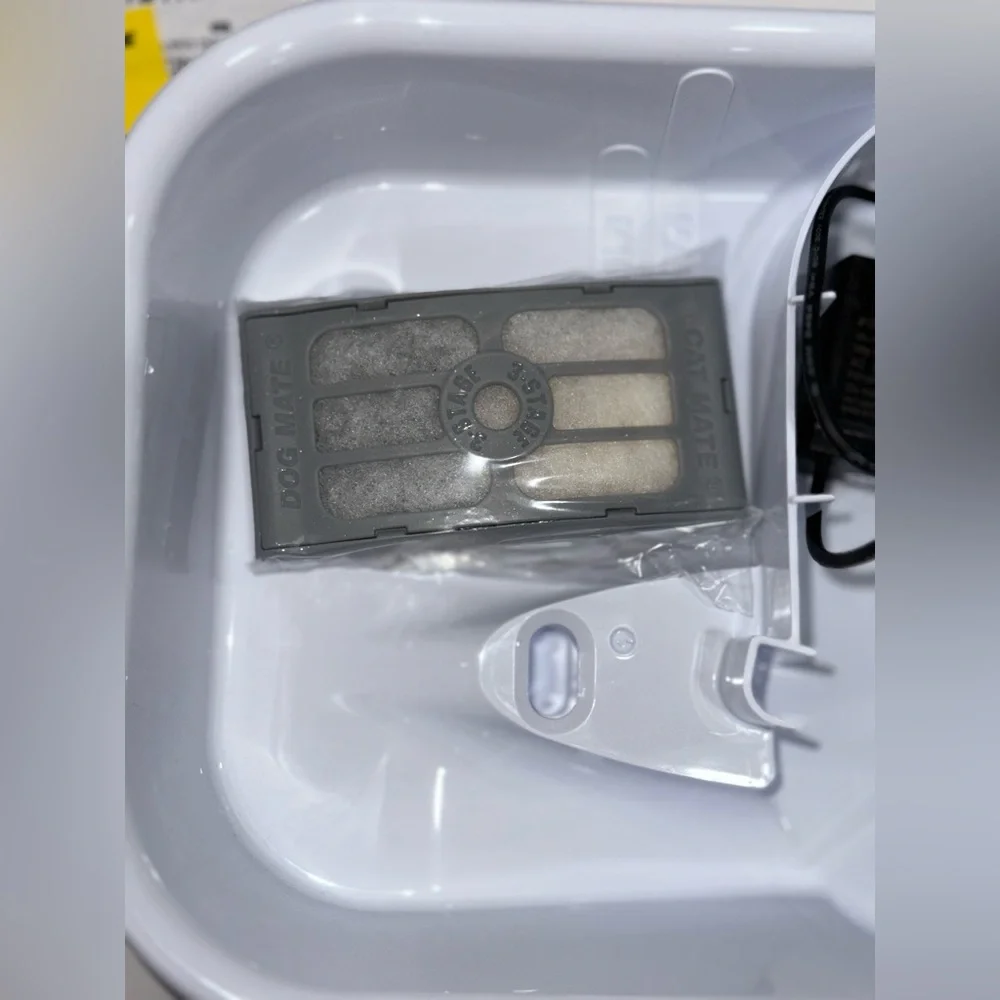 ITEM IS NOT AVAILABLE!! Cat Mate White Pet Fountain. Cats & small dogs.